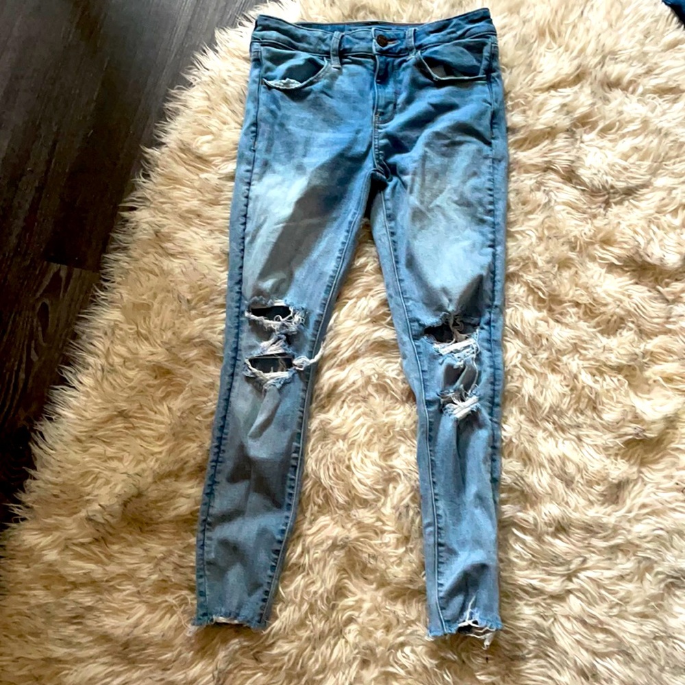 Distressed skinny jeans